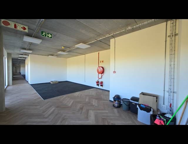 3,742M² WAREHOUSE TO LET IN SPARTAN